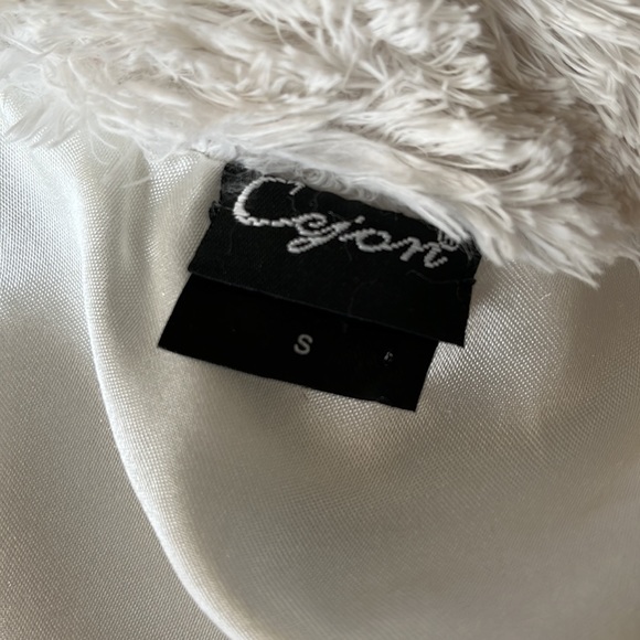 Cejon Faux Fur Plush Vest - Picture 6 of 7